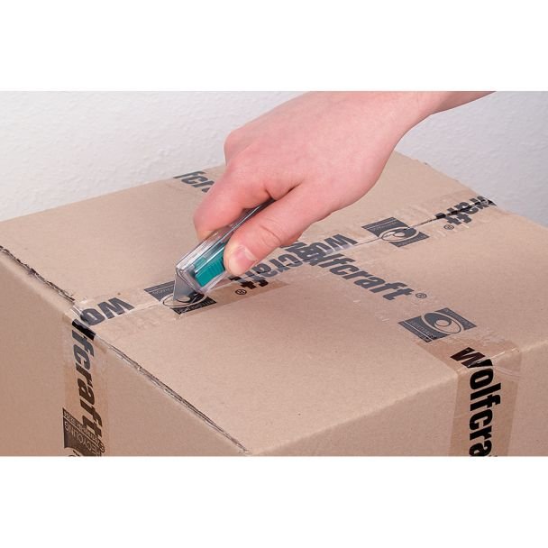 Cutter cu lama trapezoidala Wolfcraft 4135000, carcasa de plastic, lama se retrage automat la eliberarea butonului de siguranta