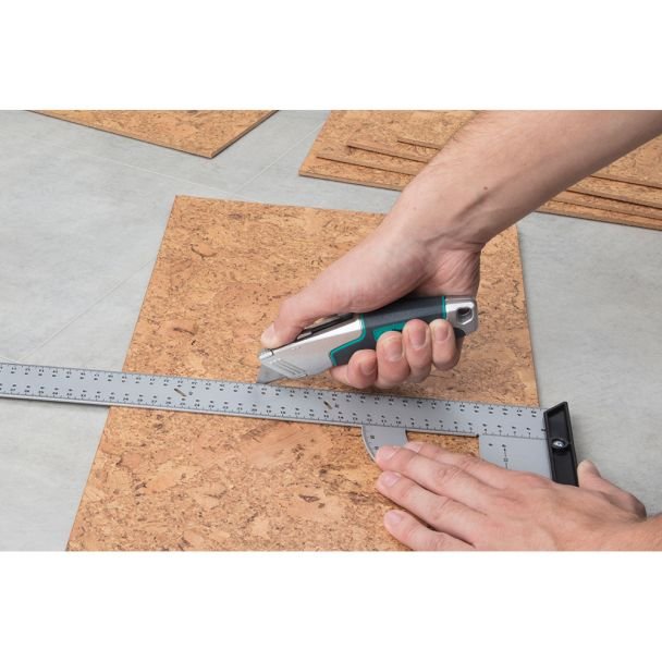 Cutter profesional Wolfcraft 4200000, lama retractabila, cu magazie pentru lame