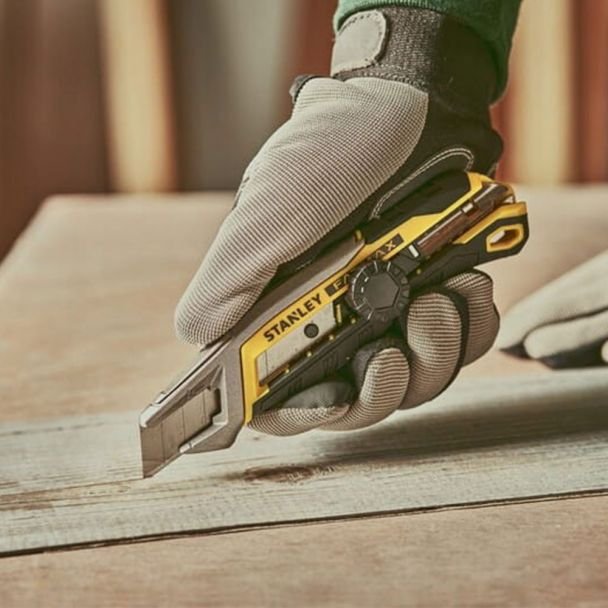 Cutter SNAP-OFF Stanley FATMAX FMHT10592-0, roata blocare, 18 mm