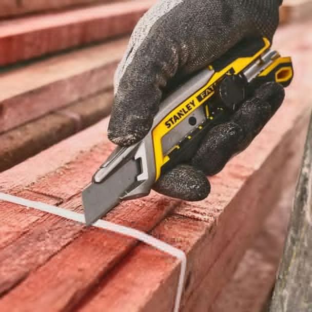 Cutter SNAP-OFF Stanley FATMAX FMHT10592-0, roata blocare, 18 mm