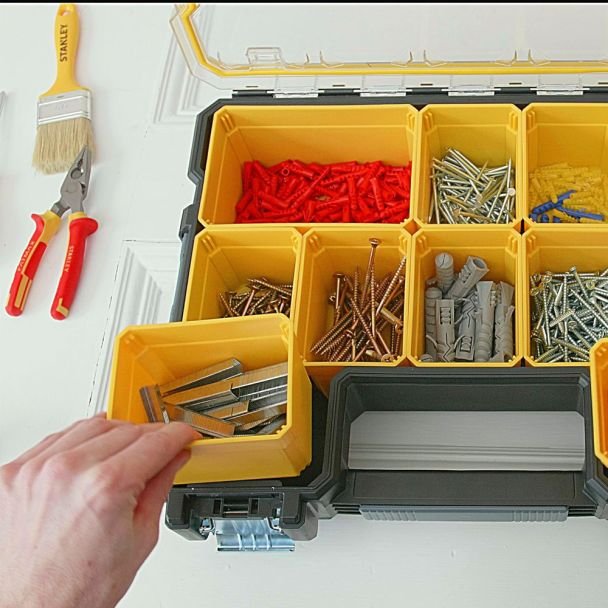 Organizator profesional pentru accesorii Stanley 1-97-518, 432 x 330 x 109 mm, 10 compartimente, inchizatori metalice, max 8 kg