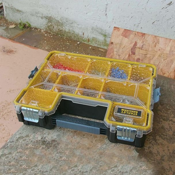 Organizator profesional pentru accesorii Stanley 1-97-518, 432 x 330 x 109 mm, 10 compartimente, inchizatori metalice, max 8 kg