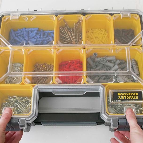 Organizator profesional pentru accesorii Stanley 1-97-521, 432 x 330 x 64 mm, 10 cupe adanci, inchizatori din plastic, max 8 kg