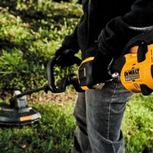 Coasă electrică DeWalt DCMAS5713X1 | 38 cm tăiere, arbore din 2 părți | Acumulator XR FLEXVOLT 18/54 V | 9.0/3.0 Ah, fără fir | Performanță profesională pentru grădină și...
