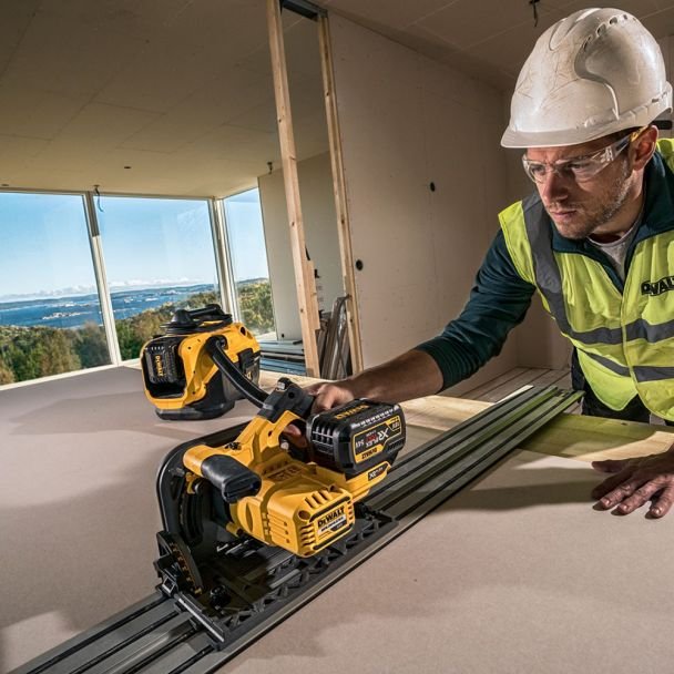 DeWalt, Aspirator profesional DeWalt DCV584L – compatibil acumulatori Li‑Ion 14.8/18/54 V, 300 W, recipient 7.5 l