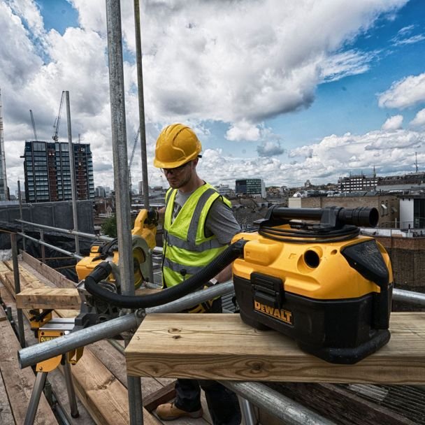 DeWalt, Aspirator profesional DeWalt DCV584L – compatibil acumulatori Li‑Ion 14.8/18/54 V, 300 W, recipient 7.5 l