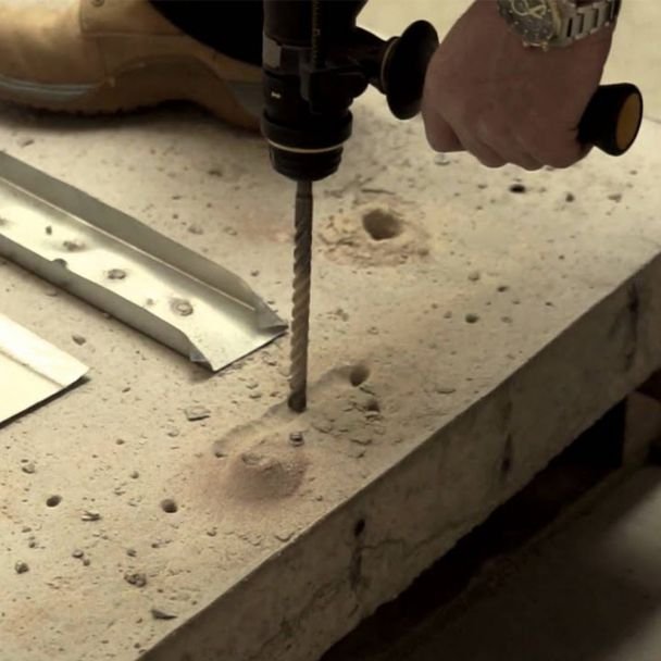 DeWalt, Ciocan rotopercutor DeWalt D25134KP SDS-Plus 800 W, 2.8 J, 0–1550 rpm, două mandrine interschimbabile, accesorii