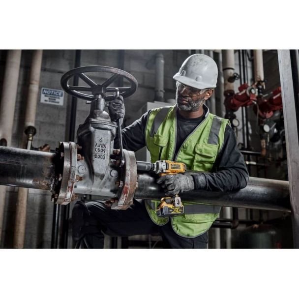 DeWalt, DeWalt DCF892P2T Mașină de înșurubat cu impact pătrat 1/2" – cuplu max. 812 Nm, 2x acumulatori 18V XR 5.0Ah + încărcător în valiză de transport