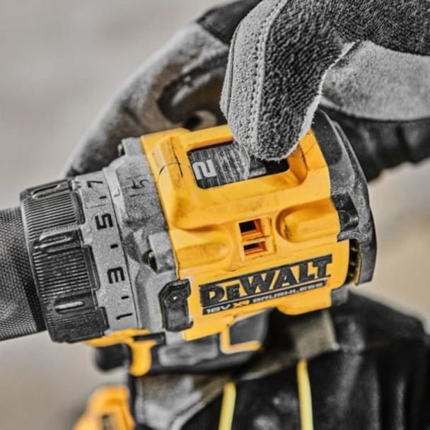 DeWalt, DeWalt DCK2051E2T Set 2 mașini, 2 acumulatori Powerstack 18V 1.7Ah și încărcător în valiză TSTAK