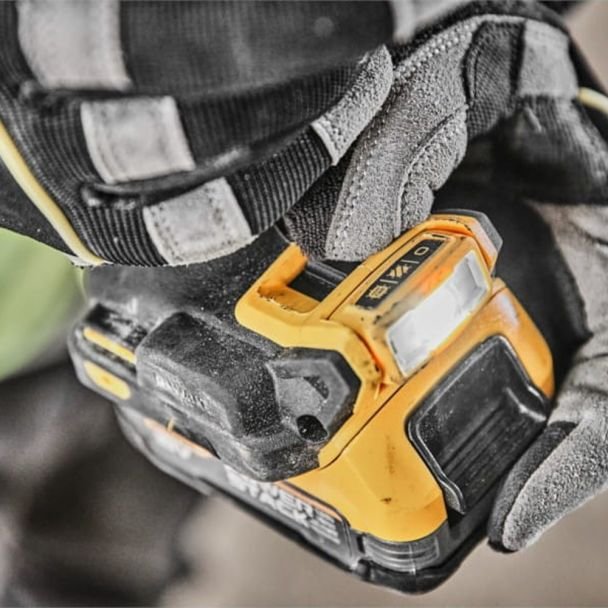 DeWalt, DeWalt DCK2051E2T Set 2 mașini, 2 acumulatori Powerstack 18V 1.7Ah și încărcător în valiză TSTAK