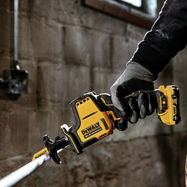 DeWalt, Fierăstrău sabie compact DeWalt DCS312N, compatibil acumulatori XR 12V, cursă 16 mm, 0-2800 curse/min