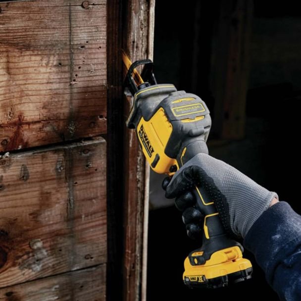 DeWalt, Fierăstrău sabie compact DeWalt DCS312N, compatibil acumulatori XR 12V, cursă 16 mm, 0-2800 curse/min