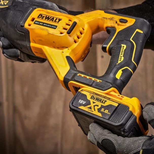 DeWalt, Fierăstrău tip sabie DeWalt DCS382NT, 0-3200 curse/min, compatibil cu acumulatori 18V XR, în valiză TSTAK