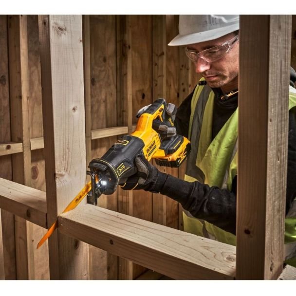 DeWalt, Fierăstrău tip sabie DeWalt DCS382NT, 0-3200 curse/min, compatibil cu acumulatori 18V XR, în valiză TSTAK