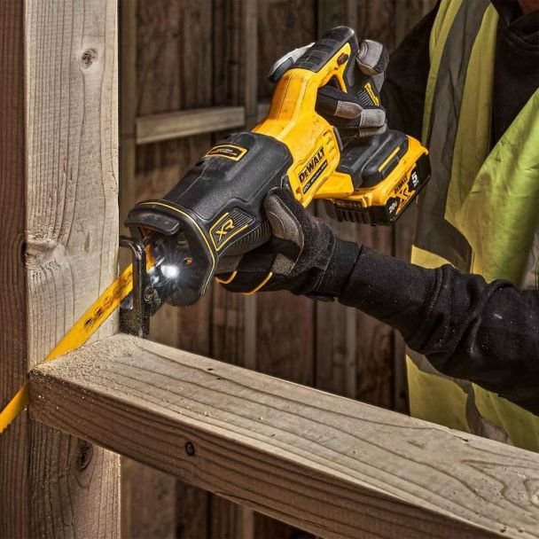 DeWalt, Fierăstrău tip sabie DeWalt DCS382NT, 0-3200 curse/min, compatibil cu acumulatori 18V XR, în valiză TSTAK