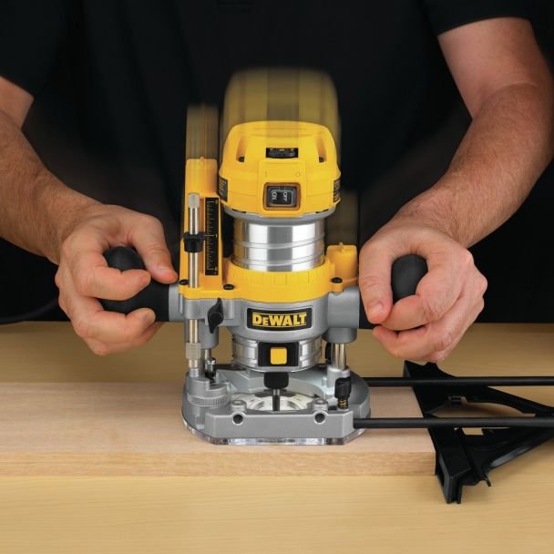 DeWalt, Mașină de frezat verticală DeWalt D26203, 900 W, 16.000–27.000 rpm