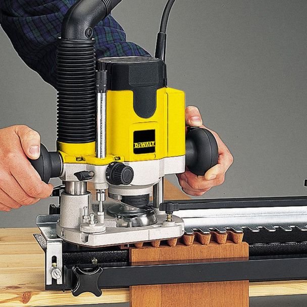 DeWalt, Mașină de frezat verticală DeWalt DW621KT, 1100 W, adâncime de lucru până la 55 mm