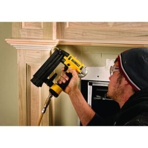 DeWalt, Pistol pneumatic bătut cuie 18 GA DeWalt DPN1850PP, fără ungere cu ulei, vârf de precizie
