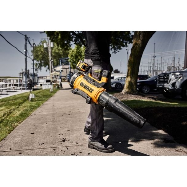 DeWalt, Suflantă axială pentru frunze DeWalt DCMBL777N | Fără acumulator XR FLEXVOLT | Debit aer 1290 m³/h | Design ergonomic, greutate redusă | Baterie 54V vândută separat