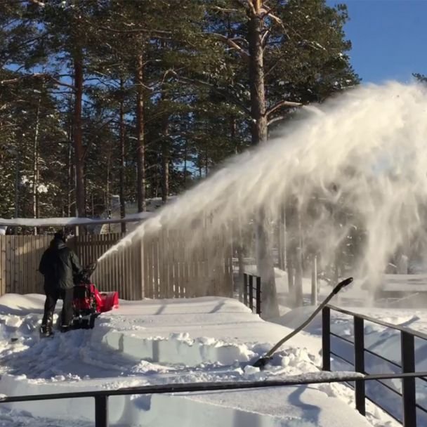 Honda, Freza de zăpadă autotractată cu șenile Honda HSS 1380A ETD, lățime lucru 81 cm