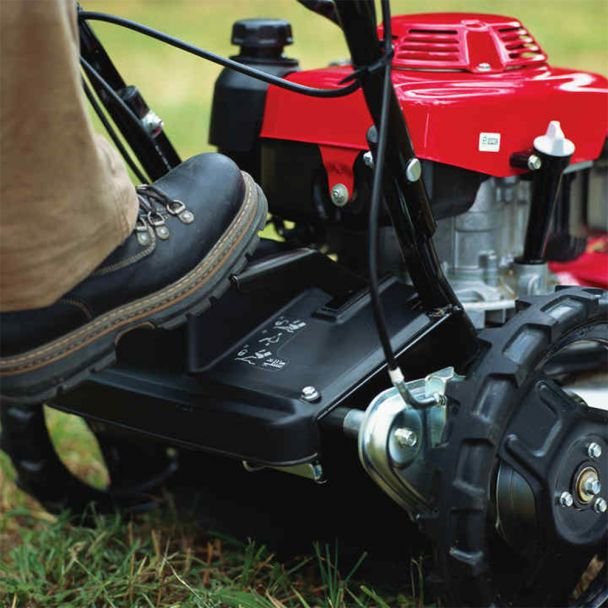 Honda UM616K3_EE2 - Mașină de tocat iarbă și vegetație - Motor 163 cm³, 4.35 CP - Lățime de lucru 61 cm - Performanță și fiabilitate pentru terenuri dificile