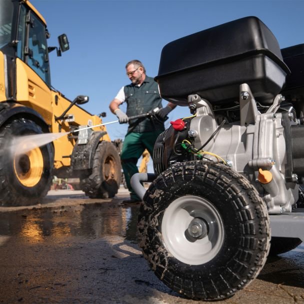 Karcher, Aparat de spălat cu înaltă presiune profesional Karcher HD 6/15 G Classic – motor benzină, 600 l/h, max. 200 bar
