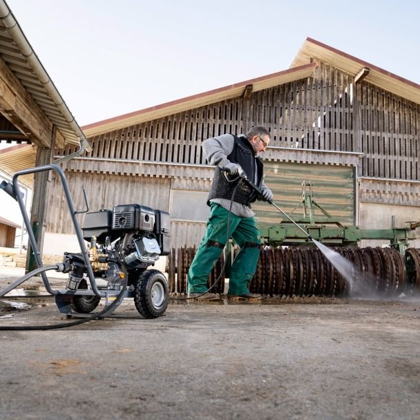 Karcher, Aparat de spălat cu înaltă presiune profesional Karcher HD 6/15 G Classic – motor benzină, 600 l/h, max. 200 bar