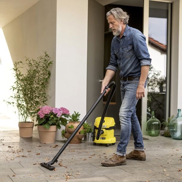 Karcher, Aspirator umed-uscat Karcher WD 2-18, 225 W, 12 L, acumulator 18 V/2,5 Ah cu încărcător