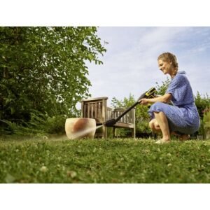 Karcher, Perie pentru spălare manuală Karcher WB 24 - Potrivită pentru autovehicule și suprafețe exterioare - Peri rezistenți, mâner ergonomic - Ușor de montat și utilizat - Cod 2.644-136.0