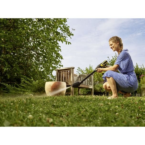 Karcher, Perie pentru spălare manuală Karcher WB 24 - Potrivită pentru autovehicule și suprafețe exterioare - Peri rezistenți, mâner ergonomic - Ușor de montat și utilizat - Cod 2.644-136.0