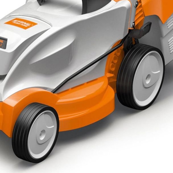 Mașină de tuns iarbă Stihl RMA 235.0 KIT | Lățime lucru 33 cm | Coș 30 L | Acumulator AK20 4.0 Ah + încărcător | Kit fără fir, compact și silențios pentru gazon mic/mediu