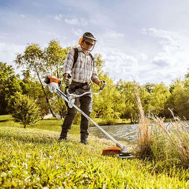 Motocoasa STIHL FS 311 | Motor 4 timpi, 1,9 CP | Lățime de lucru 480 mm | Performanță profesională, pornire ușoară | Durabilă, consum redus