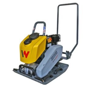 Placă compactoare unidirecțională Wacker Neuson BPS1550BW – motor pe benzină Briggs & Stratton, 15 kN, rezervor apă 8 L, 750 m²/h