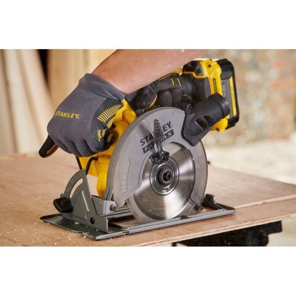Stanley, Fierăstrău circular de mână Stanley FatMax V20 SFMCS500M2K, disc 165 mm, 2 acumulatori 18 V/4,0 Ah, încărcător și valiză transport