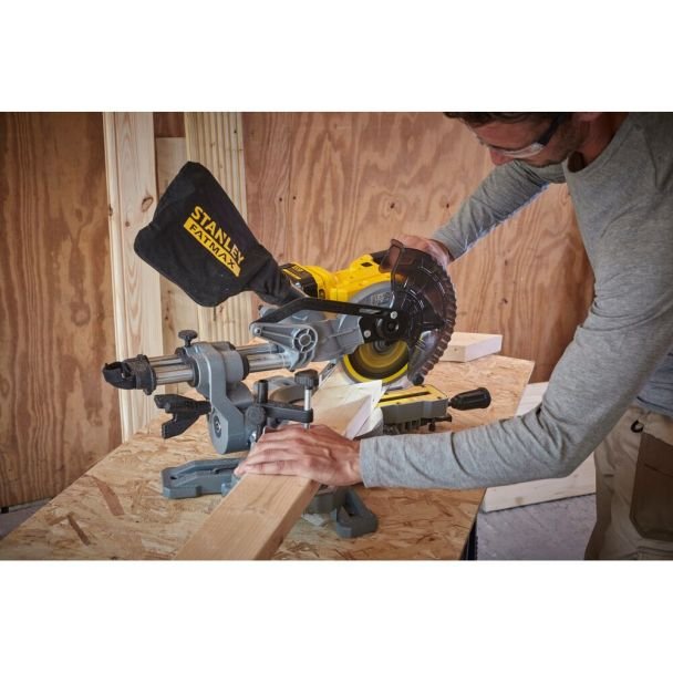 Stanley, Fierăstrău circular de masă Stanley FatMax | Model V20 SFMCS701M1 | Disc 190 mm | 1 acumulator 18V 4.0 Ah + încărcător | Valiză transport