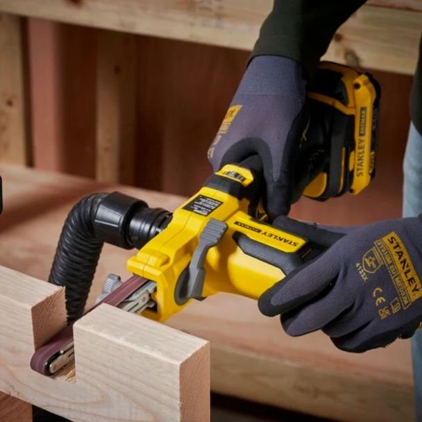 Stanley, Mașină de șlefuit cu bandă Stanley SFMCE210D2K, 2 acumulatori Li‑Ion 18 V/2,0 Ah, 13 x 457 mm