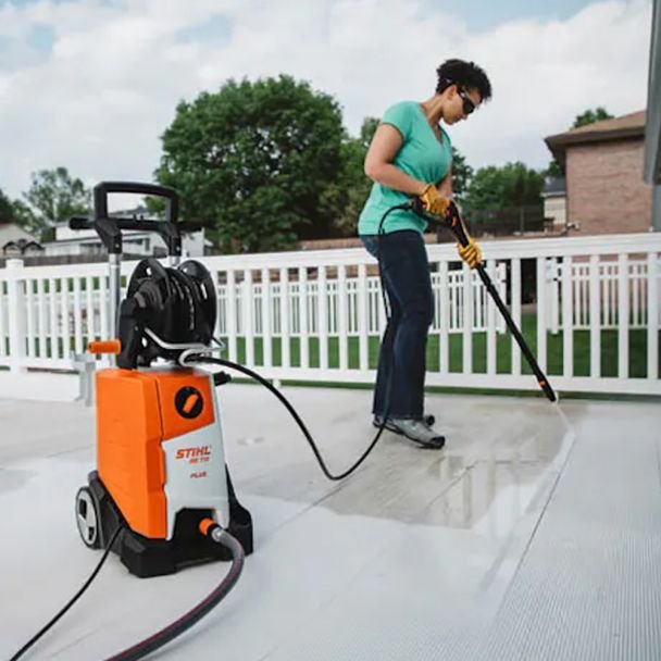 STIHL, Aparat de spălat cu presiune apă rece STIHL RE 110 PLUS — 1700 W, max. 150 bar, max. 430 l/h