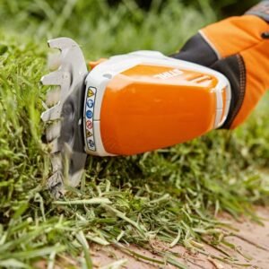 STIHL, Foarfecă pentru tuns gard viu și iarbă Stihl HSA 26 UM, lățime tăiere 170/115 mm, compatibilă cu acumulator 10,8 V