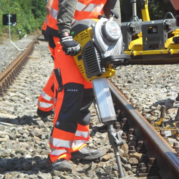 Wacker Neuson, Ciocan demolator pentru căi ferate Wacker Neuson BH55RW 32x160 mm, motor benzină 2T, prindere 32x160 mm, forță impact 55 J