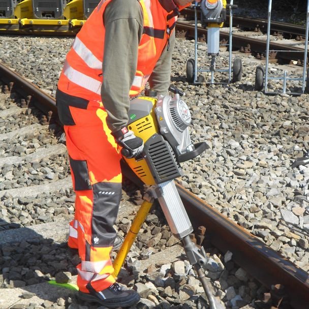 Wacker Neuson, Ciocan demolator Wacker Neuson BH 55RW | Pentru căi ferate | Prindere 27x80 mm | Motor benzină 2T | Forță impact 55 J