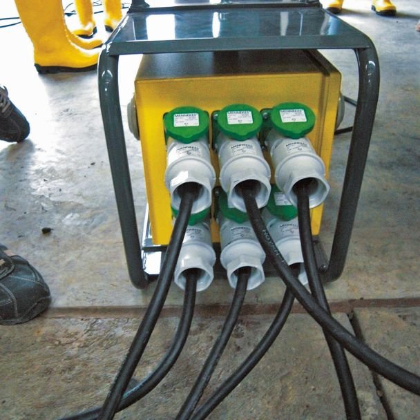 Wacker Neuson, Convertizor frecvență Wacker Neuson FUE-M/S 75A | Curent ieșire 75 A | Tensiune ieșire 42 V | 6 prize 32 A | 6CEE-32A