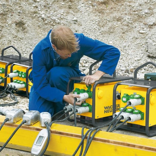 Wacker Neuson, Convertizor frecvență Wacker Neuson FUE-M/S 75A | Curent ieșire 75 A | Tensiune ieșire 42 V | 6 prize 32 A | 6CEE-32A