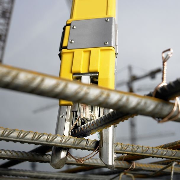 Wacker Neuson, Mașină de legat armături Wacker Neuson DF16 — magazie 77 legături, capacitate 1.000 noduri/h