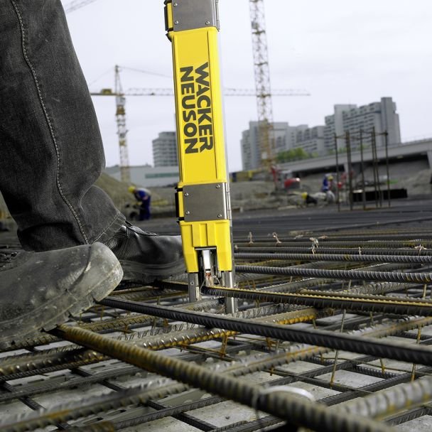 Wacker Neuson, Mașină de legat armături Wacker Neuson DF16 — magazie 77 legături, capacitate 1.000 noduri/h