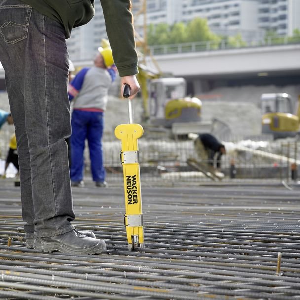 Wacker Neuson, Mașină de legat armături Wacker Neuson DF16 — magazie 77 legături, capacitate 1.000 noduri/h