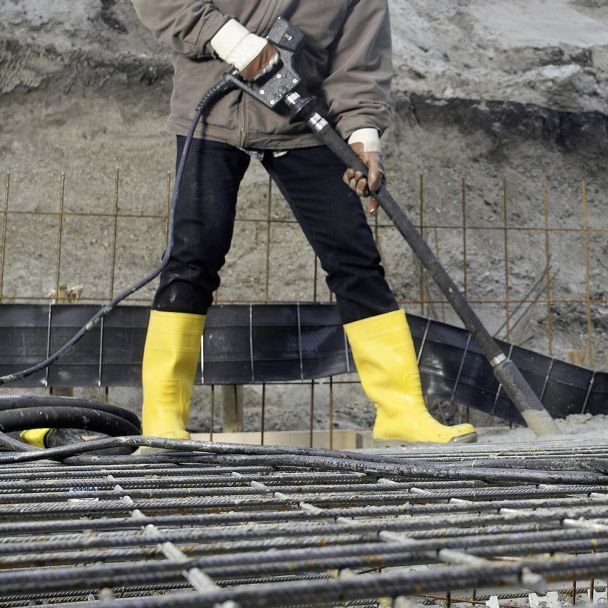 Wacker Neuson, Vibrator de beton compatibil cu convertizor Wacker Neuson IE 45/42/10, cap vibrant 45 mm cu ranforsare metalică, furtun 10 m, frecvență 200 Hz