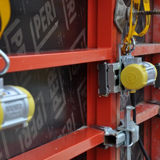 Wacker Neuson, Vibrator extern pentru cofraj Wacker Neuson AR26/6/042_CS, 42 V, 6000 rpm (200 Hz), 3,47 kN, comutator On/Off integrat