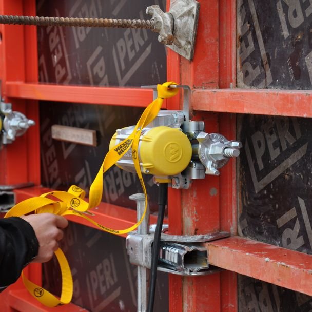 Wacker Neuson, Vibrator extern pentru cofraj Wacker Neuson AR26/6/042_CS, 42 V, 6000 rpm (200 Hz), 3,47 kN, comutator On/Off integrat