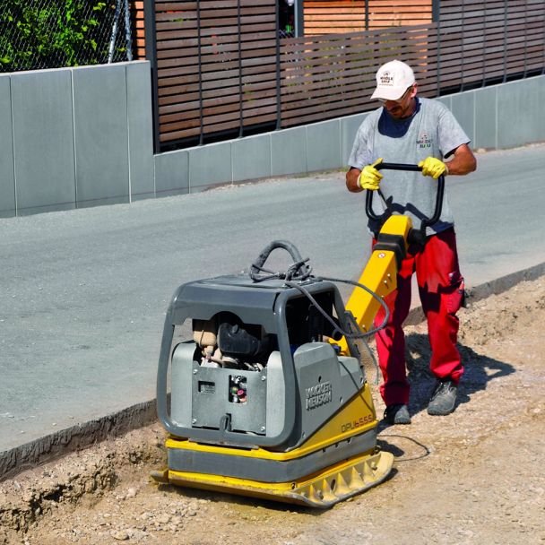 Wacker Neuson, Wacker Neuson DPU6555Hecsh – placă compactoare reversibilă diesel, 500 kg, forță de impact 65 kN, cadru de protecție îngust, pornire electrică, sistem Compatec, contor