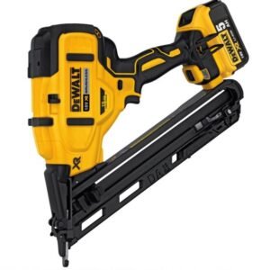 Ciocan de bătut cuie DEWALT DCN650P2 | 2x acumulatori Li‑Ion 18 V 5.0 Ah | Cuie 1.8 mm (32–63 mm) | Magazie 110 buc | Valiză transport inclusă